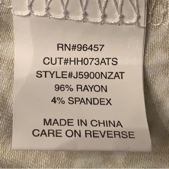 NWOT Eyeshadow Clothing women's sleeveless high-low hem top size Medium - Picture 4 of 4